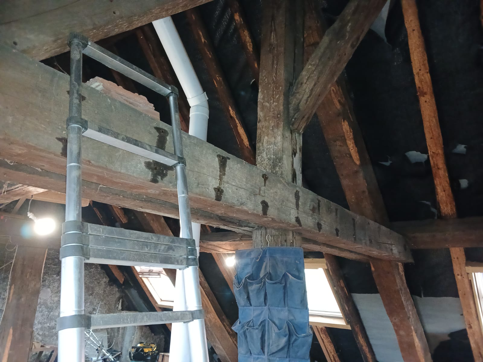 Traitement du bois par injection et pulvérisation